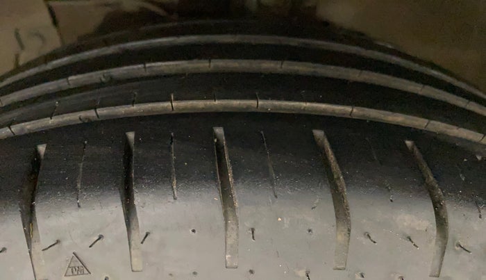 2017 Maruti Ciaz ZXI+, Petrol, Manual, 72,996 km, Left Front Tyre Tread