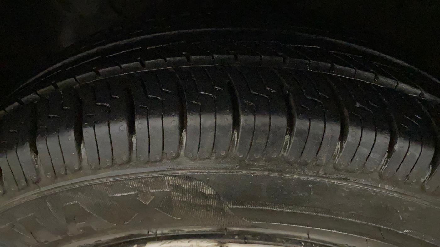 2017 Hyundai Elite i20 MAGNA 1.2, Petrol, Manual, 93,992 km, Left Front Tyre Tread