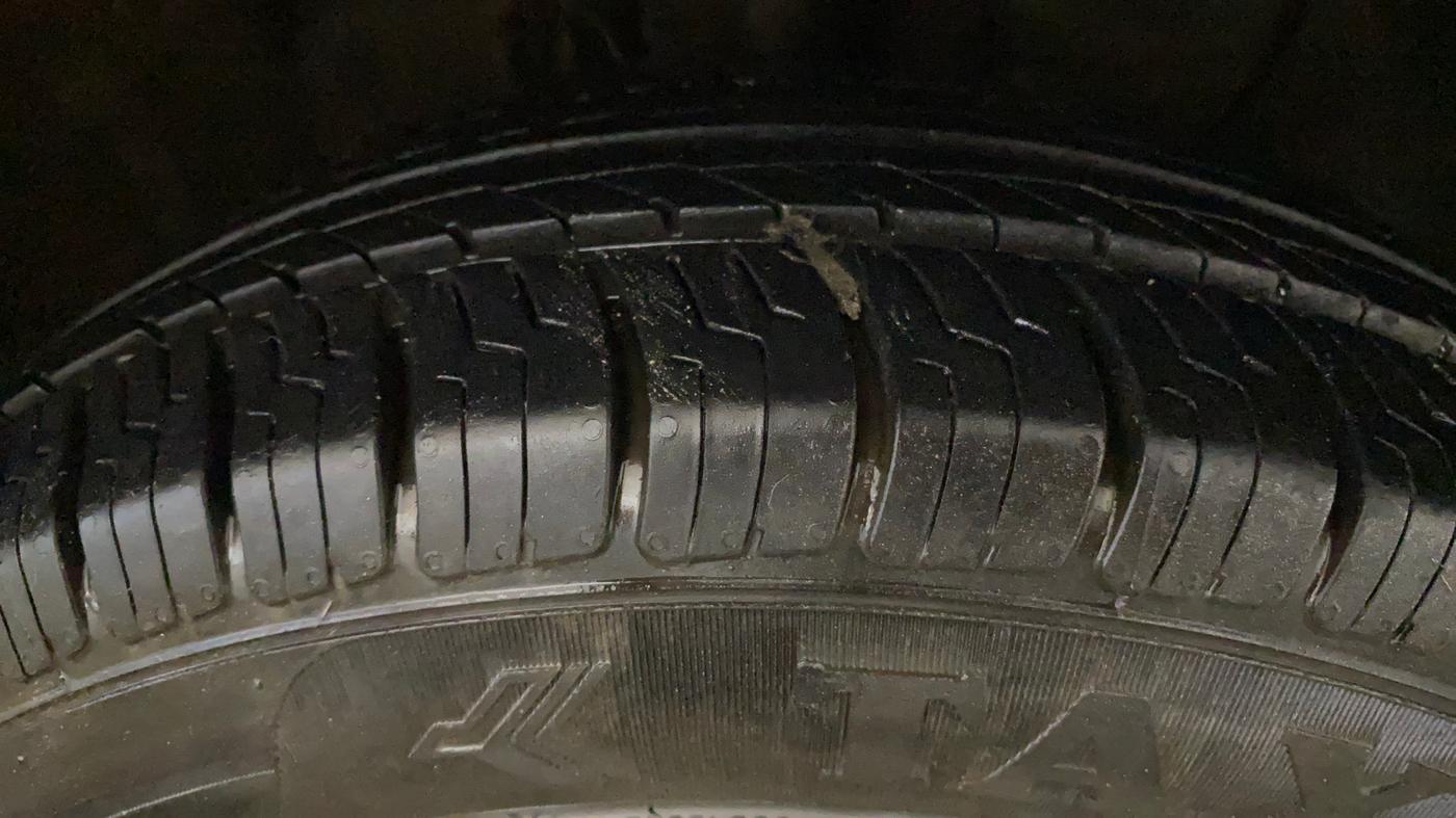 2017 Hyundai Elite i20 MAGNA 1.2, Petrol, Manual, 93,992 km, Right Front Tyre Tread