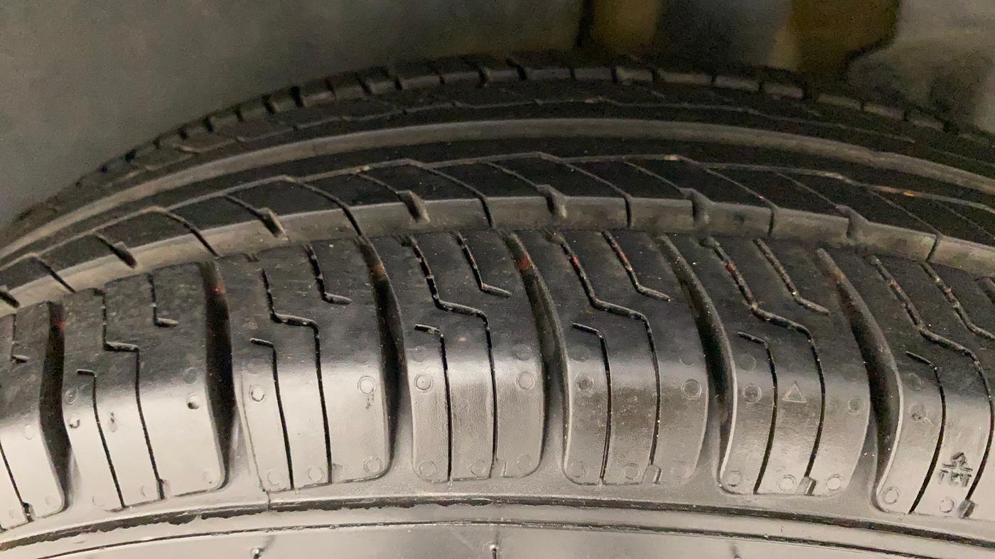 2017 Maruti Dzire VDI AMT, Diesel, Automatic, 1,12,566 km, Left Rear Tyre Tread