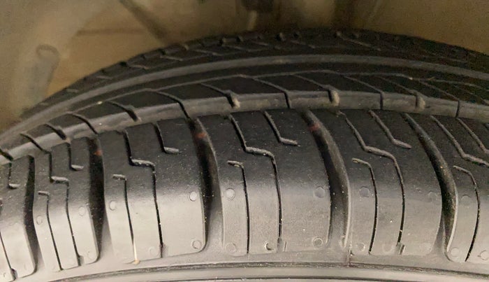 2017 Maruti Dzire VDI AMT, Diesel, Automatic, 1,12,566 km, Left Front Tyre Tread