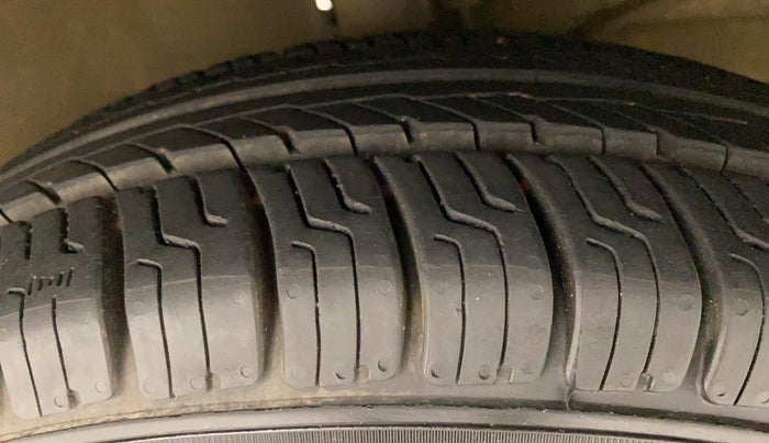 2017 Maruti Dzire VDI AMT, Diesel, Automatic, 1,12,566 km, Right Front Tyre Tread