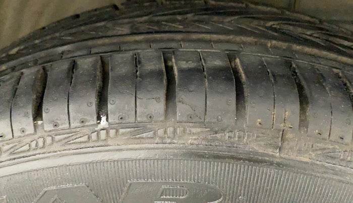 2011 Toyota Etios V, Petrol, Manual, 21,291 km, Right Front Tyre Tread