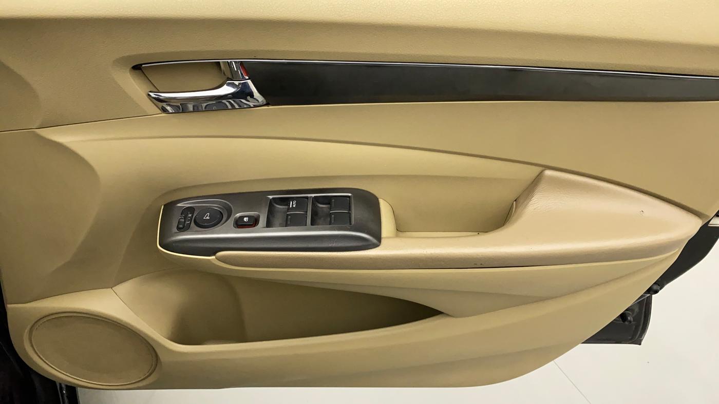 2012 Honda City 1.5L I-VTEC V AT SUNROOF, CNG, Automatic, 83,570 km, Driver Side Door Panels Control