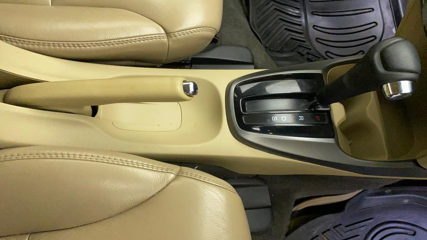 2012 Honda City 1.5L I-VTEC V AT SUNROOF, CNG, Automatic, 83,570 km, Gear Lever