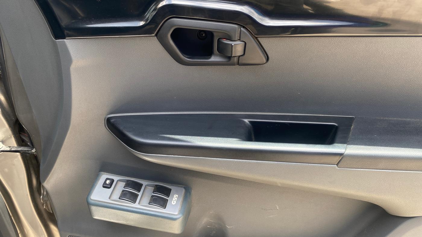 2018 Mahindra KUV 100 NXT K2 P 6 STR, Petrol, Manual, 45,966 km, Driver Side Door Panels Control
