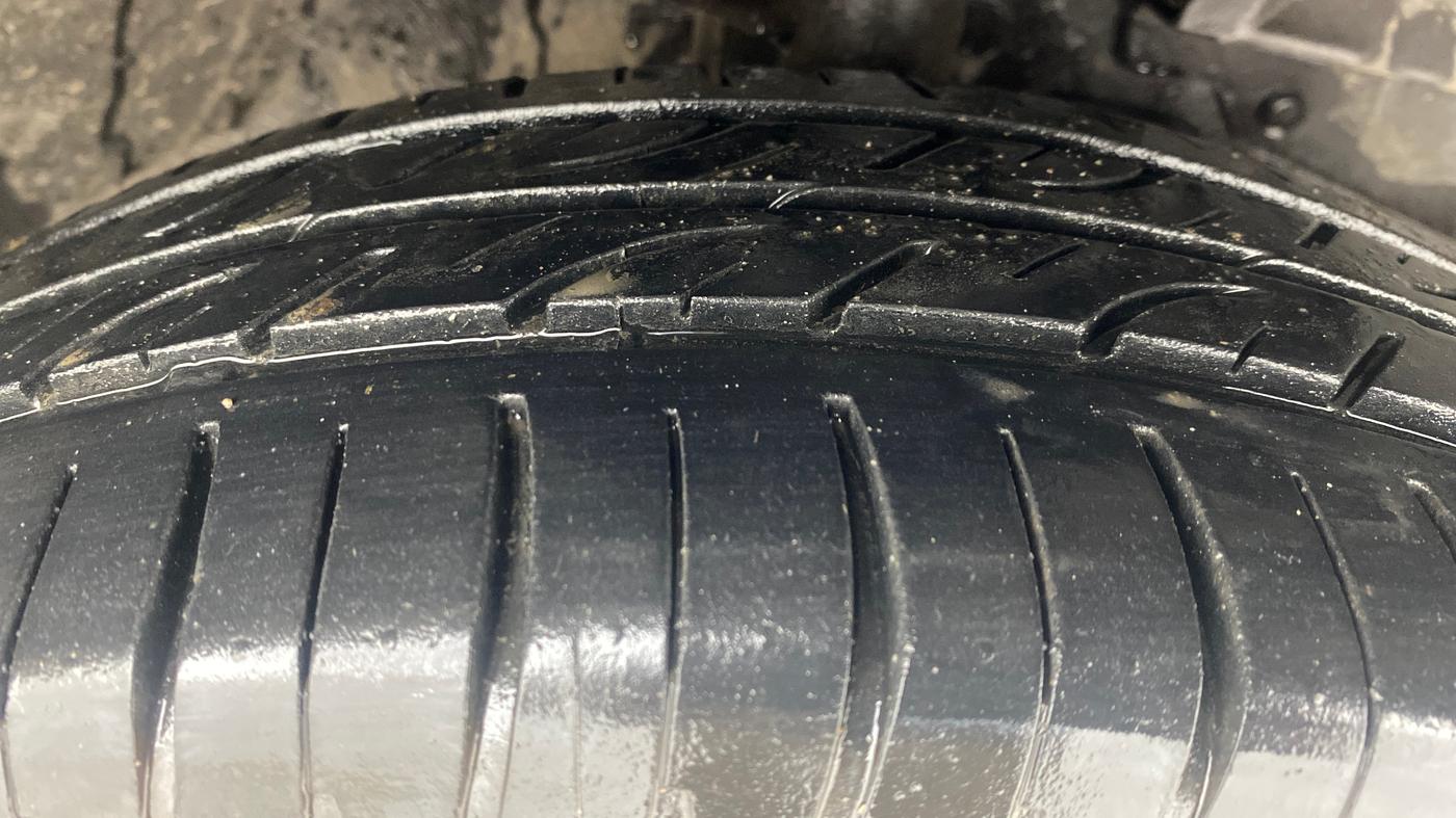 2018 Mahindra KUV 100 NXT K2 P 6 STR, Petrol, Manual, 45,966 km, Right Front Tyre Tread