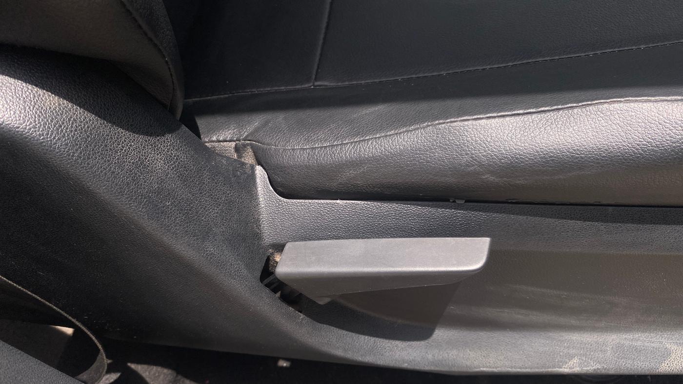 2018 Mahindra KUV 100 NXT K2 P 6 STR, Petrol, Manual, 45,966 km, Driver Side Adjustment Panel