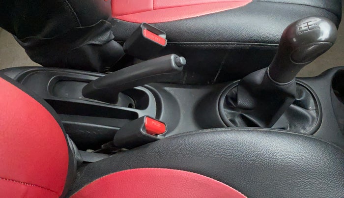 2017 Nissan Micra Active XV S, Petrol, Manual, 69,965 km, Gear Lever