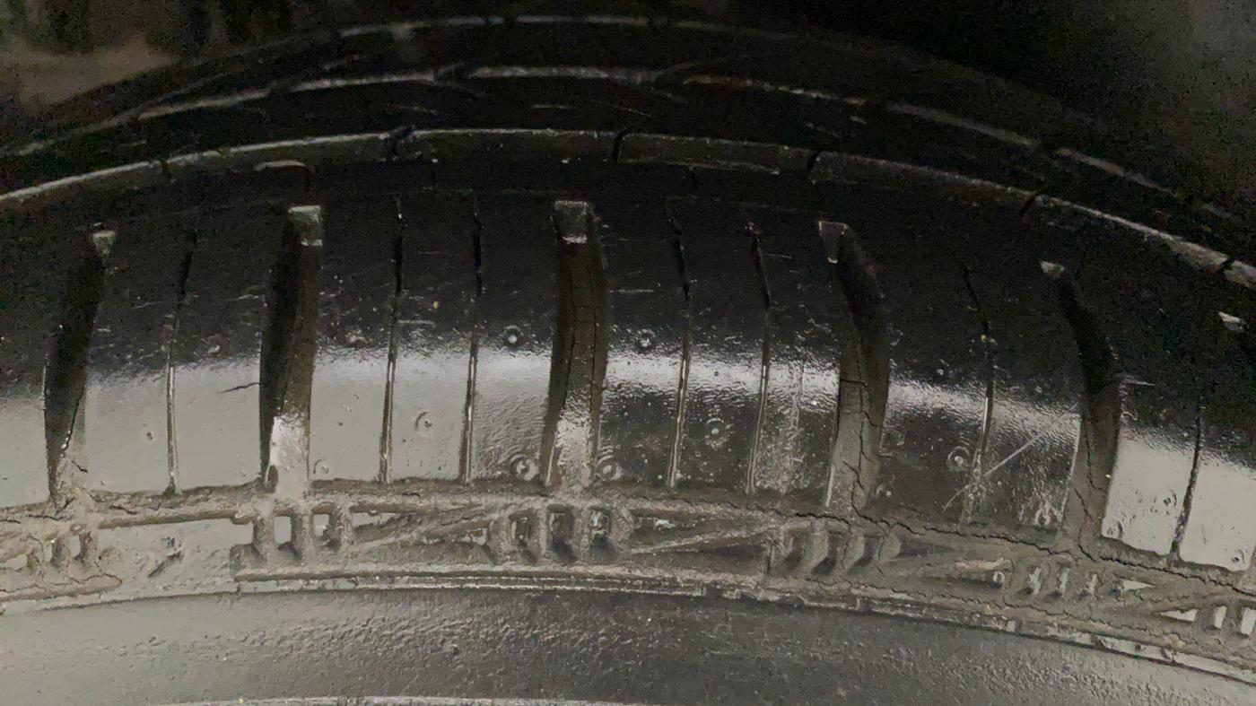 2012 Maruti Swift VXI, Petrol, Manual, 35,682 km, Left Rear Tyre Tread