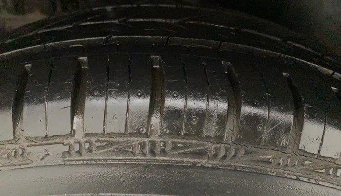 2012 Maruti Swift VXI, Petrol, Manual, 35,682 km, Left Rear Tyre Tread