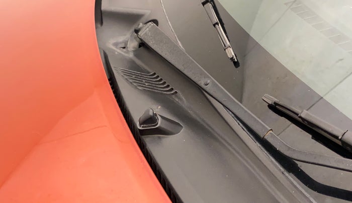 2012 Maruti Swift VXI, Petrol, Manual, 35,682 km, Bonnet (hood) - Cowl vent panel has minor damage