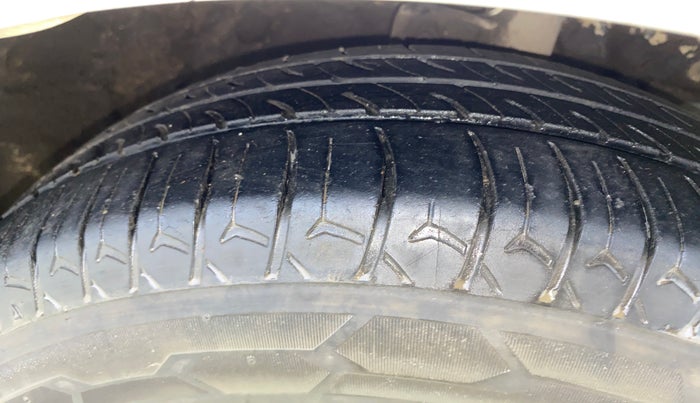 2014 Maruti Celerio VXI AMT, Petrol, Automatic, 63,255 km, Right Front Tyre Tread