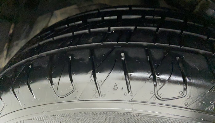 2016 Maruti Vitara Brezza VDI, Diesel, Manual, Right Front Tyre Tread