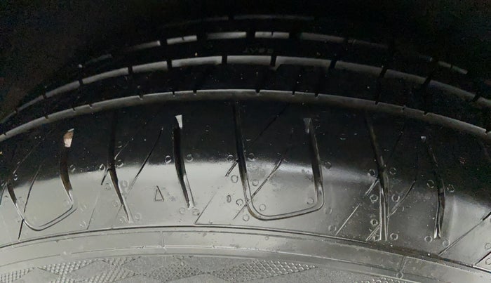 2016 Maruti Vitara Brezza VDI, Diesel, Manual, Left Rear Tyre Tread