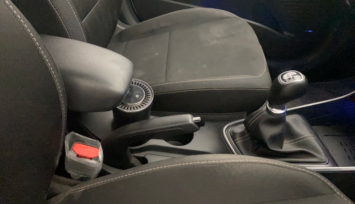 2021 Hyundai NEW I20 ASTA (O) 1.2 MT, Petrol, Manual, 19,506 km, Gear Lever