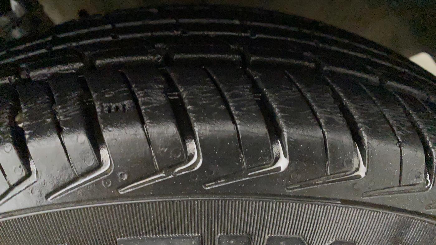 2018 Renault Kwid RXT 0.8 (O), Petrol, Manual, 12,648 km, Left Front Tyre Tread