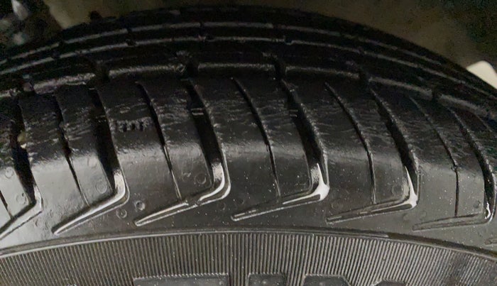 2018 Renault Kwid RXT 0.8 (O), Petrol, Manual, 12,648 km, Left Front Tyre Tread