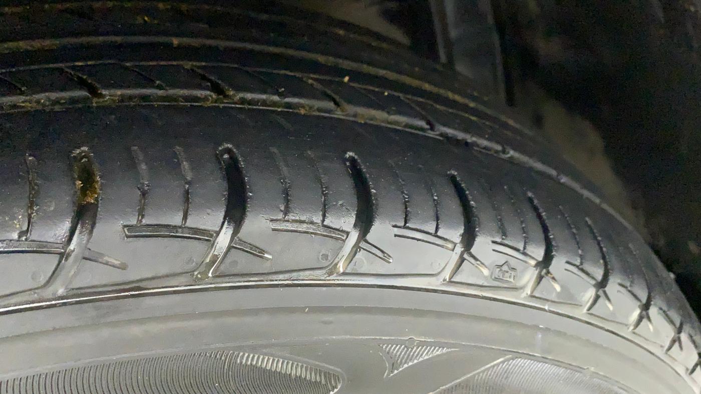 2016 Maruti Baleno DELTA PETROL 1.2, Petrol, Manual, 1,00,505 km, Right Front Tyre Tread