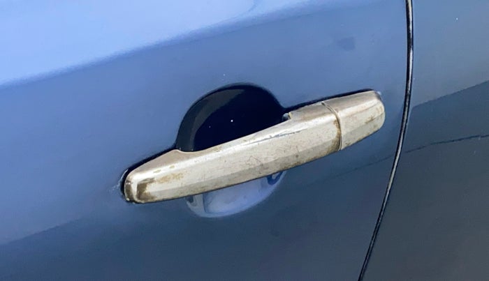 2016 Maruti Baleno DELTA PETROL 1.2, Petrol, Manual, 1,00,505 km, Front passenger door - Chrome on handle has slight discoularation