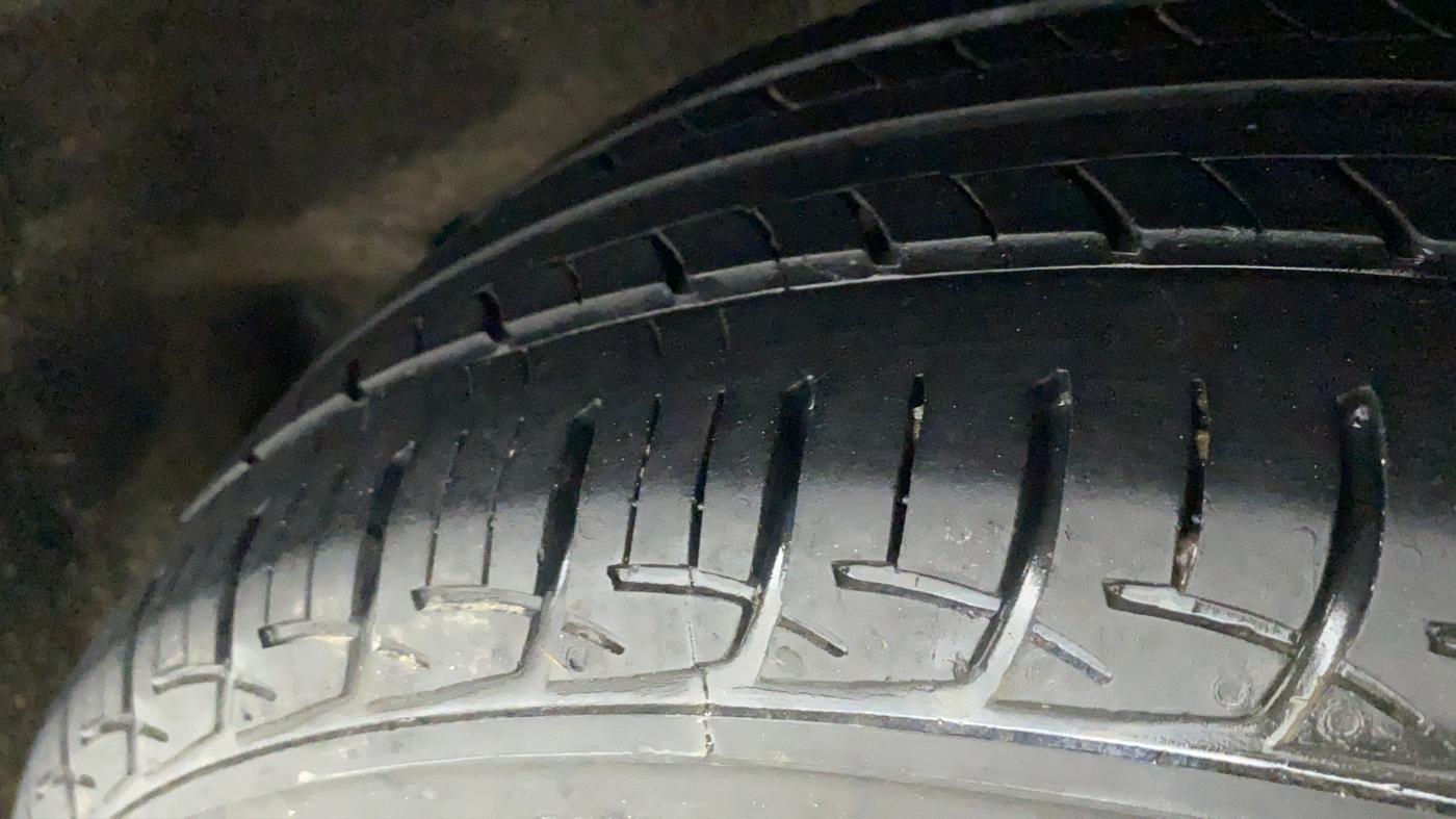 2016 Maruti Baleno DELTA PETROL 1.2, Petrol, Manual, 1,00,505 km, Left Rear Tyre Tread
