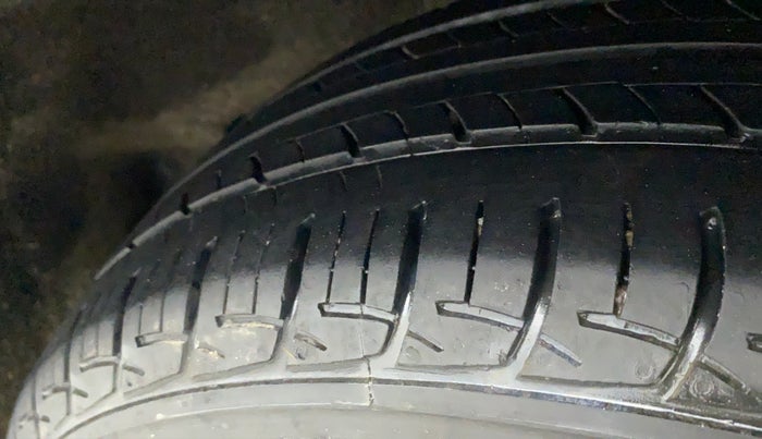 2016 Maruti Baleno DELTA PETROL 1.2, Petrol, Manual, 1,00,505 km, Left Rear Tyre Tread