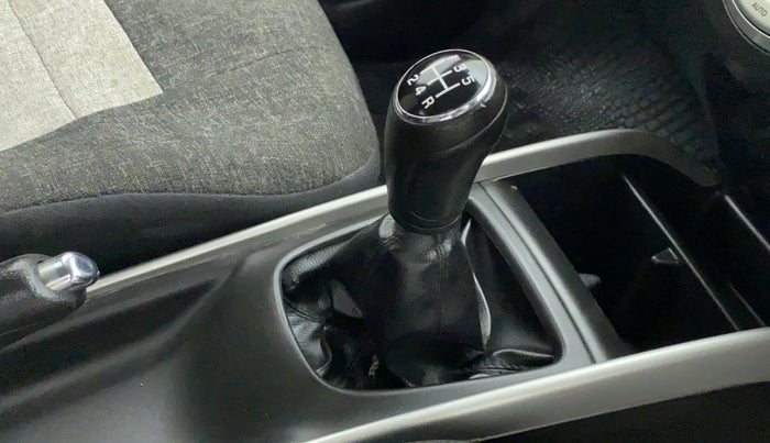 2016 Maruti Baleno DELTA PETROL 1.2, Petrol, Manual, 1,00,505 km, Gear lever - Boot Cover minor damage