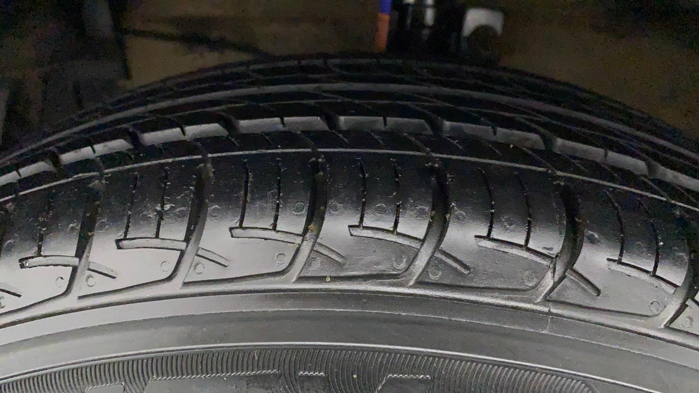 2016 Maruti Ciaz ZXI, Petrol, Manual, 63,300 km, Left Front Tyre Tread