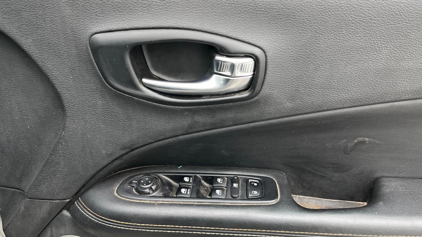 2018 Jeep Compass SPORT 1.4 PETROL, CNG, Manual, 50,577 km, Driver Side Door Panels Control