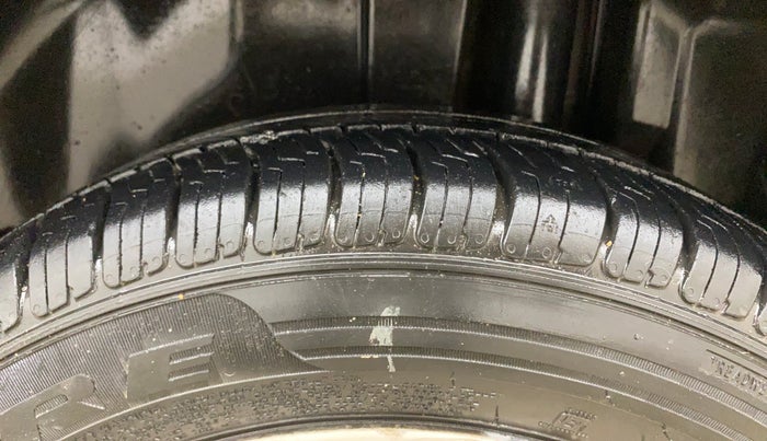 2016 Maruti Swift ZDI, Diesel, Manual, 1,37,997 km, Left Rear Tyre Tread