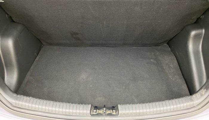 2017 Hyundai Grand i10 magna 1.2 crdi, Diesel, Manual, 68,364 km, Boot Inside