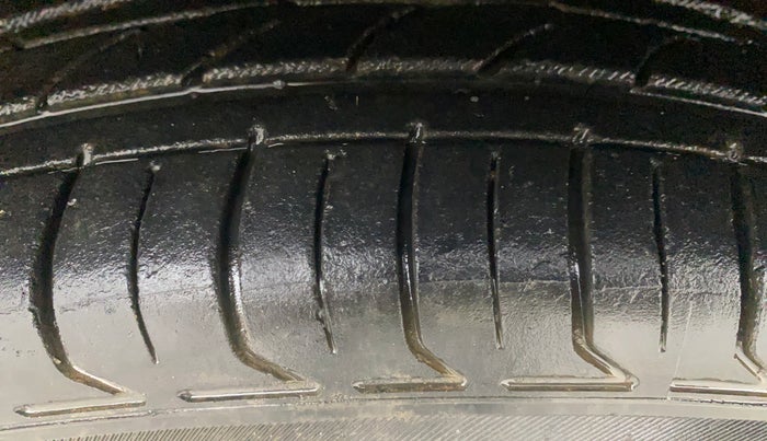 2018 Maruti Dzire ZXI PLUS AMT, Petrol, Automatic, 1,04,916 km, Left Front Tyre Tread