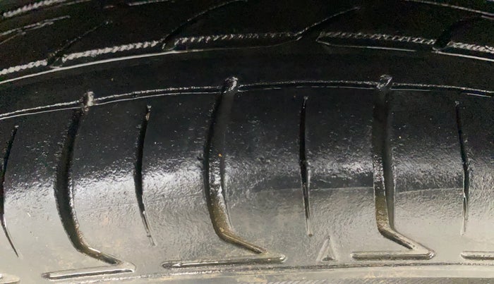 2018 Maruti Dzire ZXI PLUS AMT, Petrol, Automatic, 1,04,916 km, Left Rear Tyre Tread