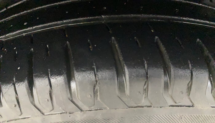 2018 Maruti Dzire ZXI PLUS AMT, Petrol, Automatic, 1,04,916 km, Right Rear Tyre Tread