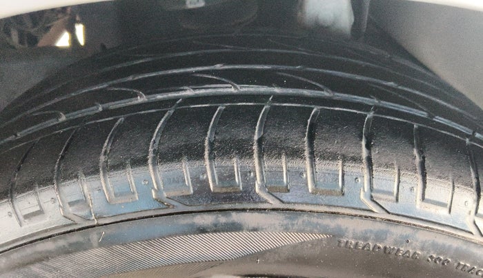 2019 Mahindra MARAZZO M8 7 STR, Diesel, Manual, 1,50,091 km, Left Front Tyre Tread