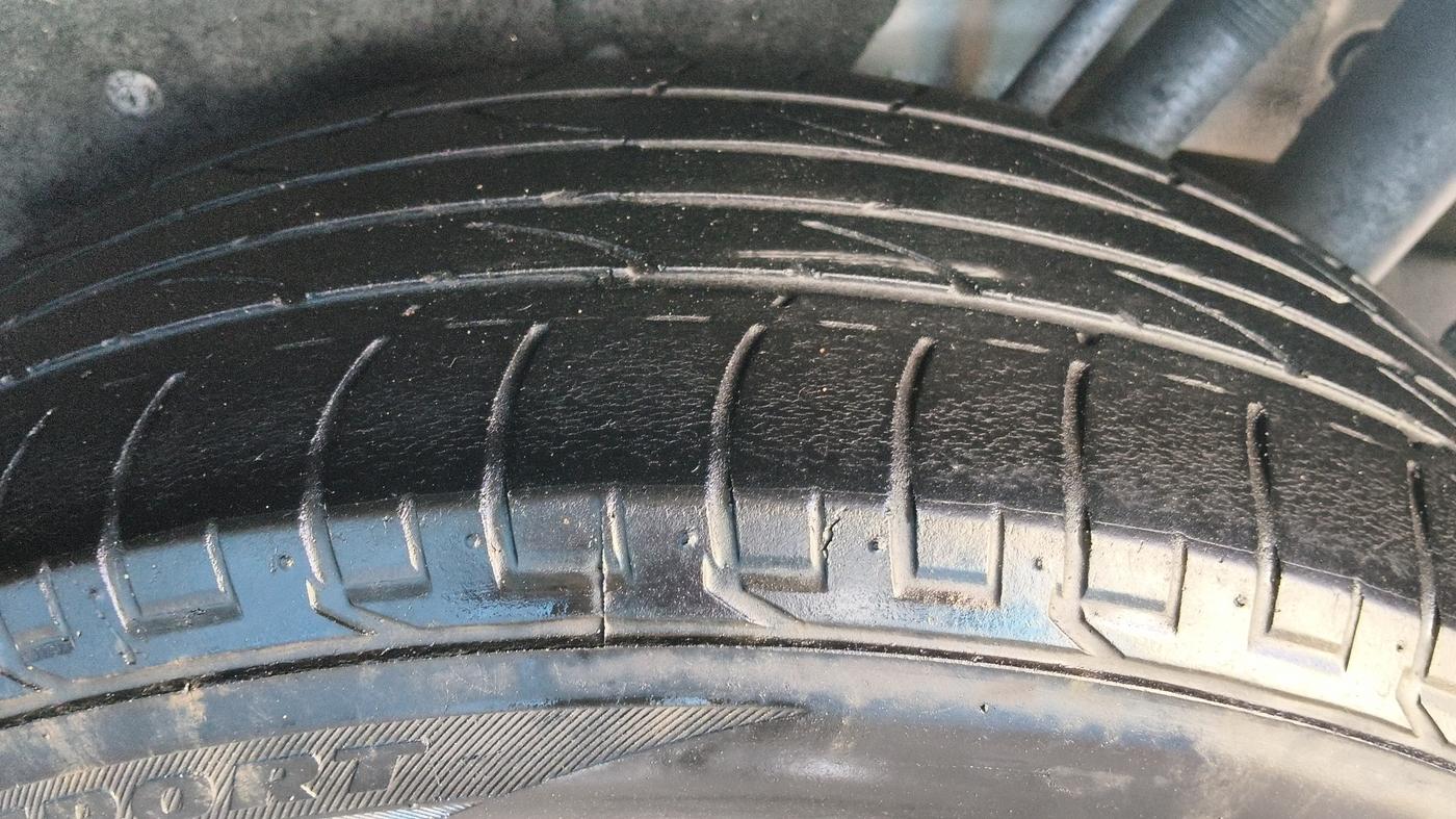 2019 Mahindra MARAZZO M8 7 STR, Diesel, Manual, 1,50,091 km, Left Rear Tyre Tread
