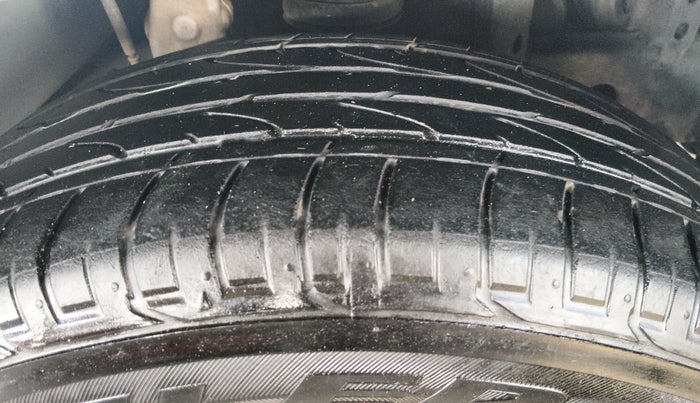 2019 Mahindra MARAZZO M8 7 STR, Diesel, Manual, 1,50,091 km, Right Front Tyre Tread