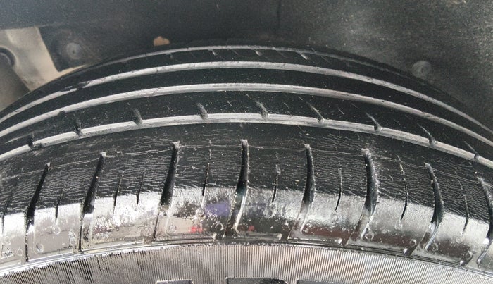 2019 Mahindra MARAZZO M8 7 STR, Diesel, Manual, 1,50,091 km, Right Rear Tyre Tread