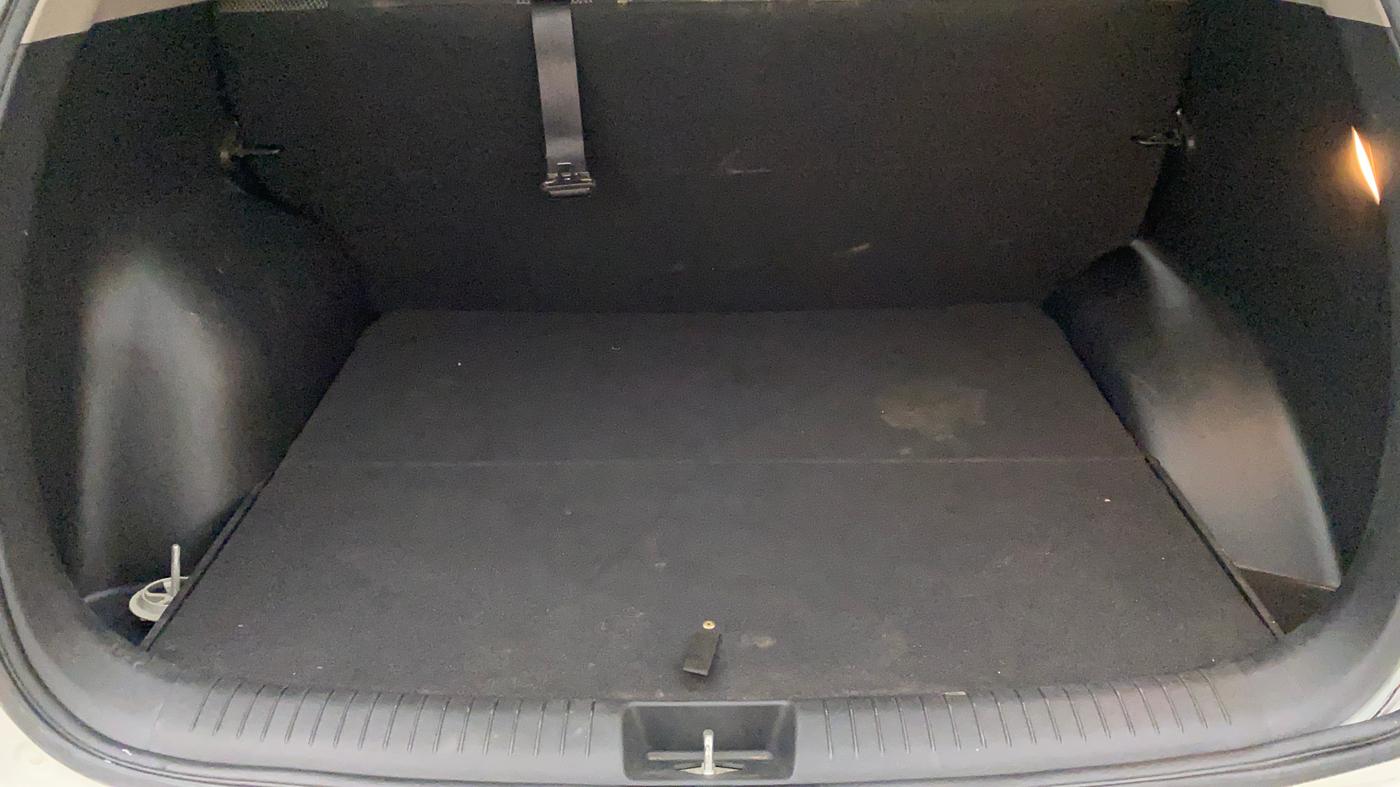 2017 Hyundai Creta E PLUS 1.6 PETROL, Petrol, Manual, 25,467 km, Boot Inside