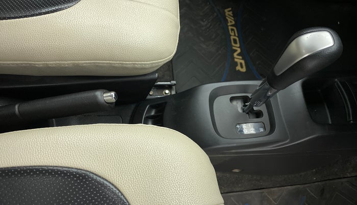 2018 Maruti Wagon R 1.0 VXI AMT, CNG, Automatic, 41,338 km, Gear Lever