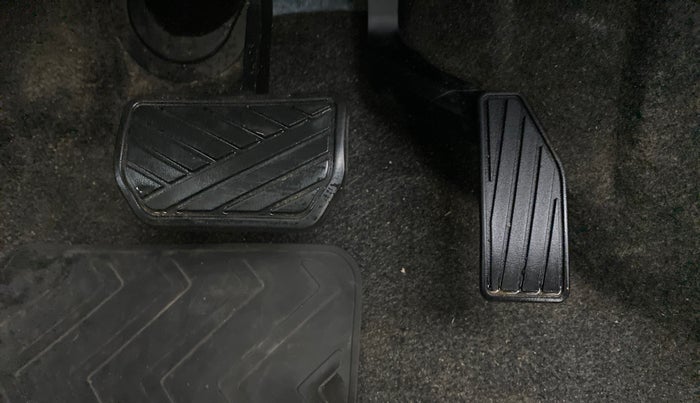 2018 Maruti Wagon R 1.0 VXI AMT, CNG, Automatic, 41,338 km, Pedals