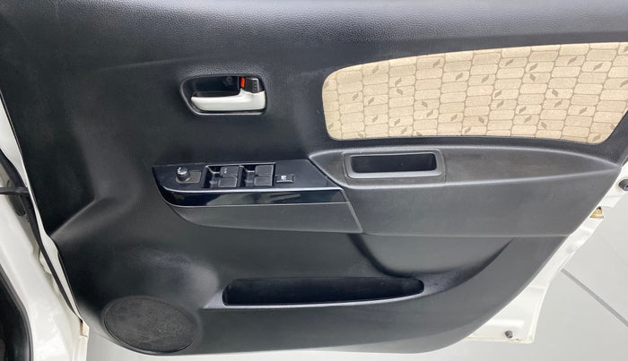 2018 Maruti Wagon R 1.0 VXI AMT, CNG, Automatic, 41,338 km, Driver Side Door Panels Control