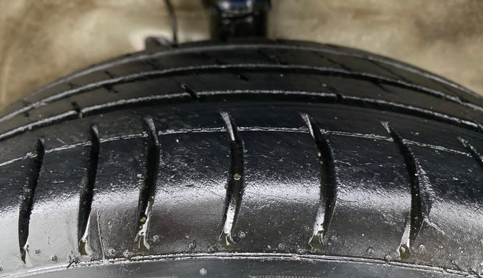 2018 Maruti Wagon R 1.0 VXI AMT, CNG, Automatic, 41,338 km, Right Front Tyre Tread