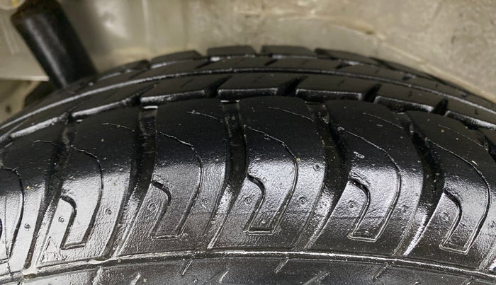 2018 Maruti Wagon R 1.0 VXI AMT, CNG, Automatic, 41,338 km, Right Rear Tyre Tread