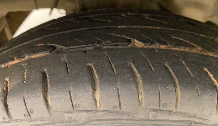 2014 Hyundai Eon ERA +, Petrol, Manual, 89,633 km, Right Rear Tyre Tread
