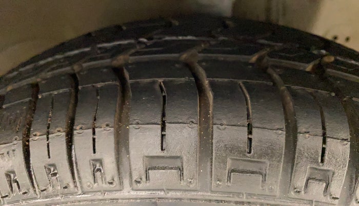 2014 Hyundai Eon ERA +, Petrol, Manual, 89,633 km, Right Front Tyre Tread