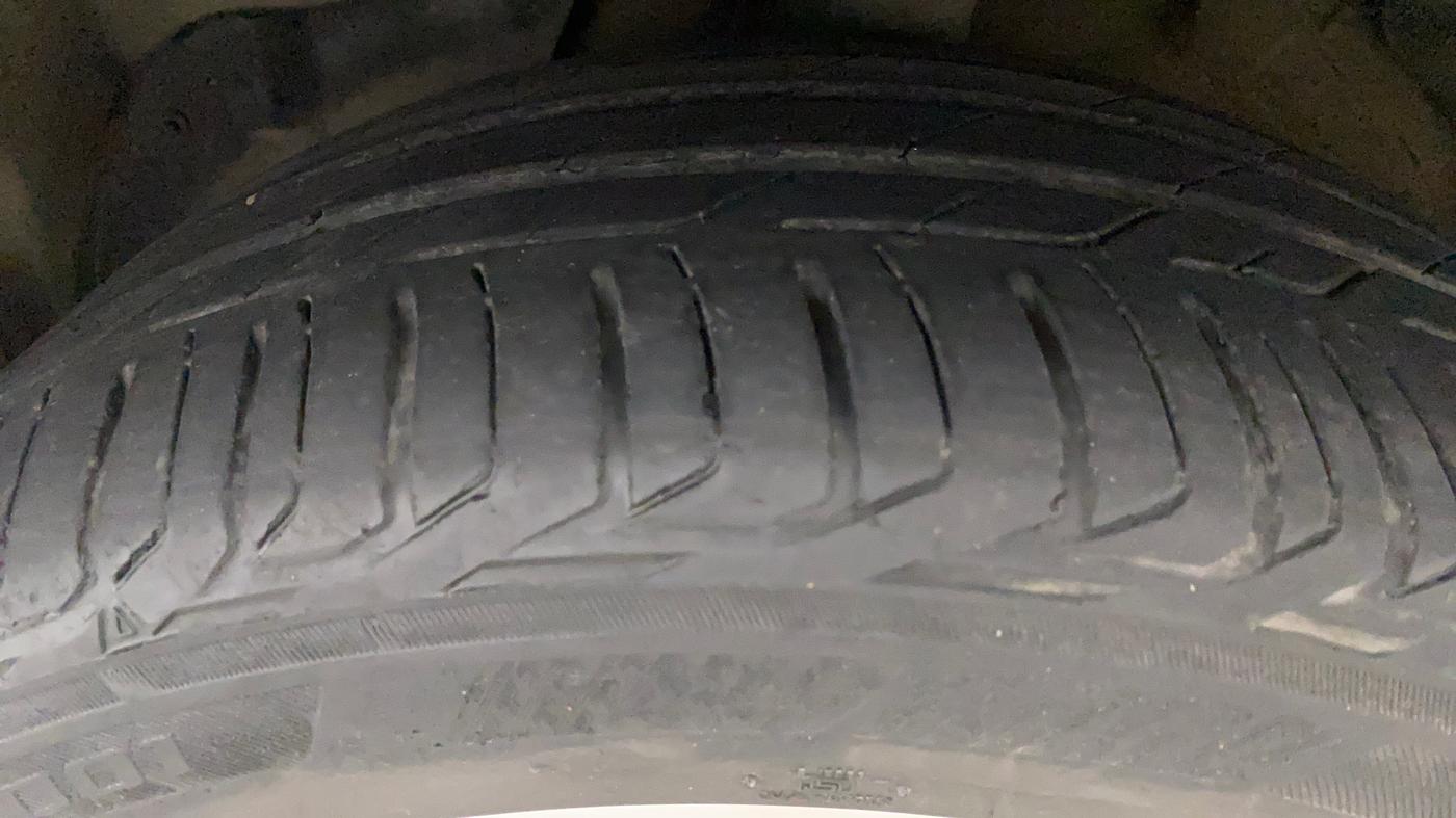 2021 MG HECTOR SHARP 1.5 PETROL CVT, Petrol, Automatic, 42,910 km, Left Front Tyre Tread