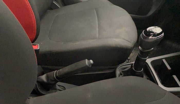 2021 Renault Kwid RXT 1.0 (O), Petrol, Manual, 18,502 km, Gear Lever