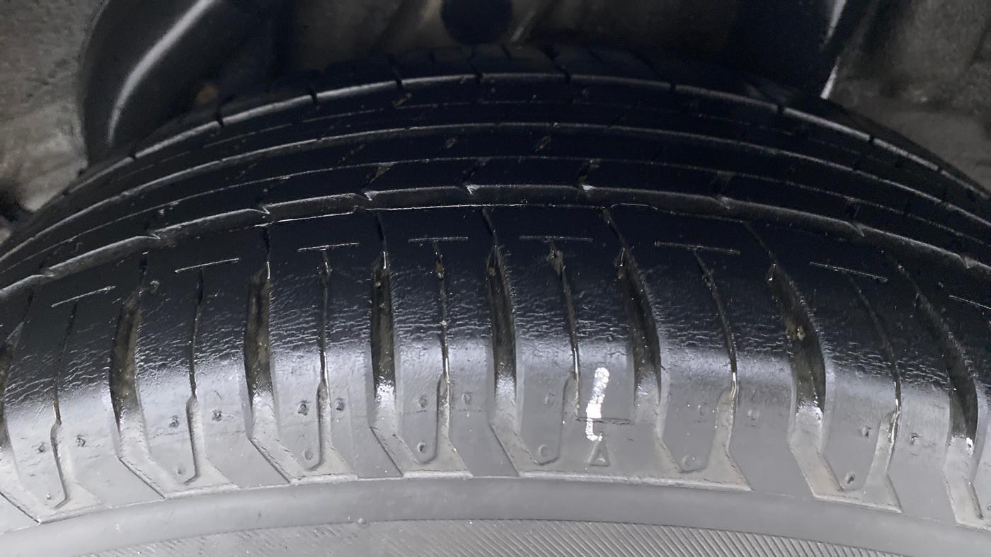 2019 Hyundai Verna 1.6 SX VTVT AT (O), Petrol, Automatic, 31,605 km, Left Rear Tyre Tread