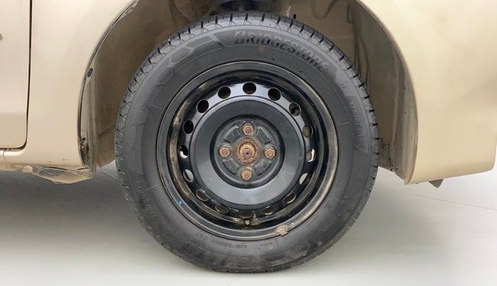 2011 Toyota Etios G, Petrol, Manual, 1,00,303 km, Right Front Wheel